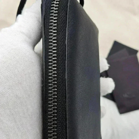 🎁Valentino Garavani Black  Leather Strap Walllet🎁 - Picture 7 of 17